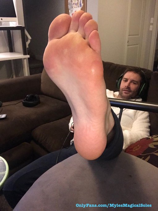 Taking &ldquo;Gamer Feet&rdquo; to the next level! https://t.co/QHPPkZrqJ9