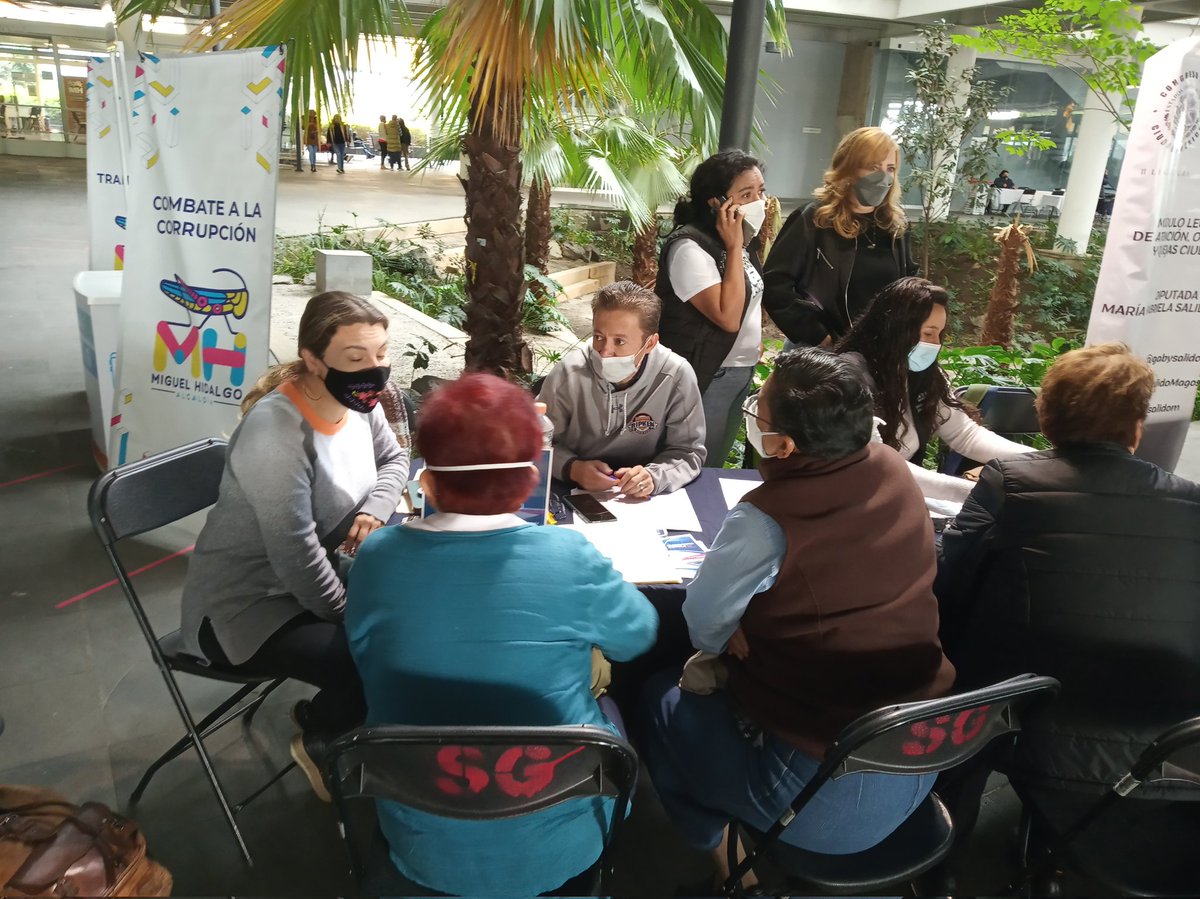 EpiZermeno's tweet photo. La Casa de Enlace Ciudadano de la Diputada @Mzavalagc y el Diputado @SantiagoCreelM atendiendo a los vecinos de la Alcaldía Miguel Hidalgo @AlcaldiaMHmx en el miércoles ciudadano @veronicarubin @mexico_laro https://t.co/wtozeN5SmC