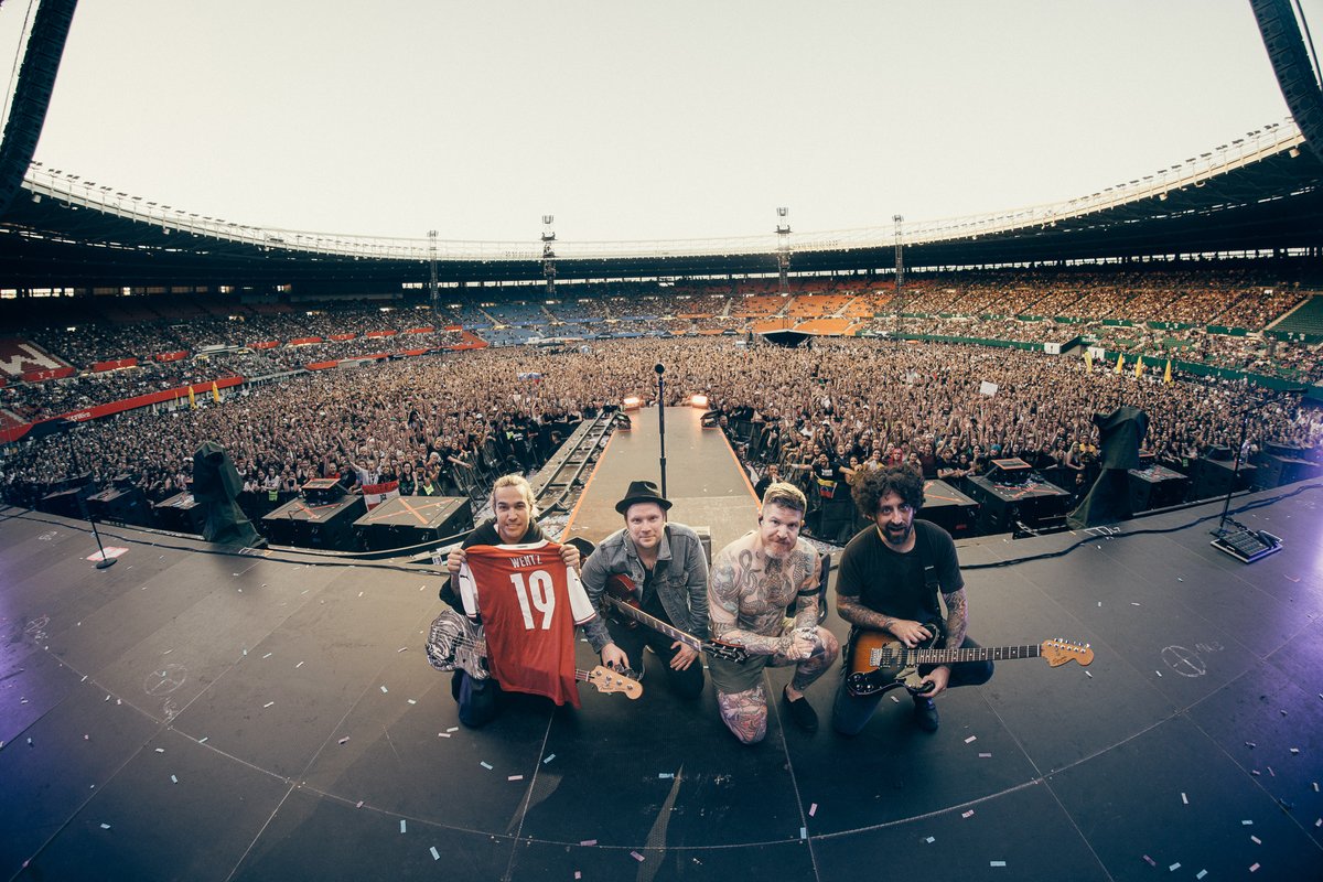 falloutboy's tweet image. back in @HellaMegaTour mode in Vienna