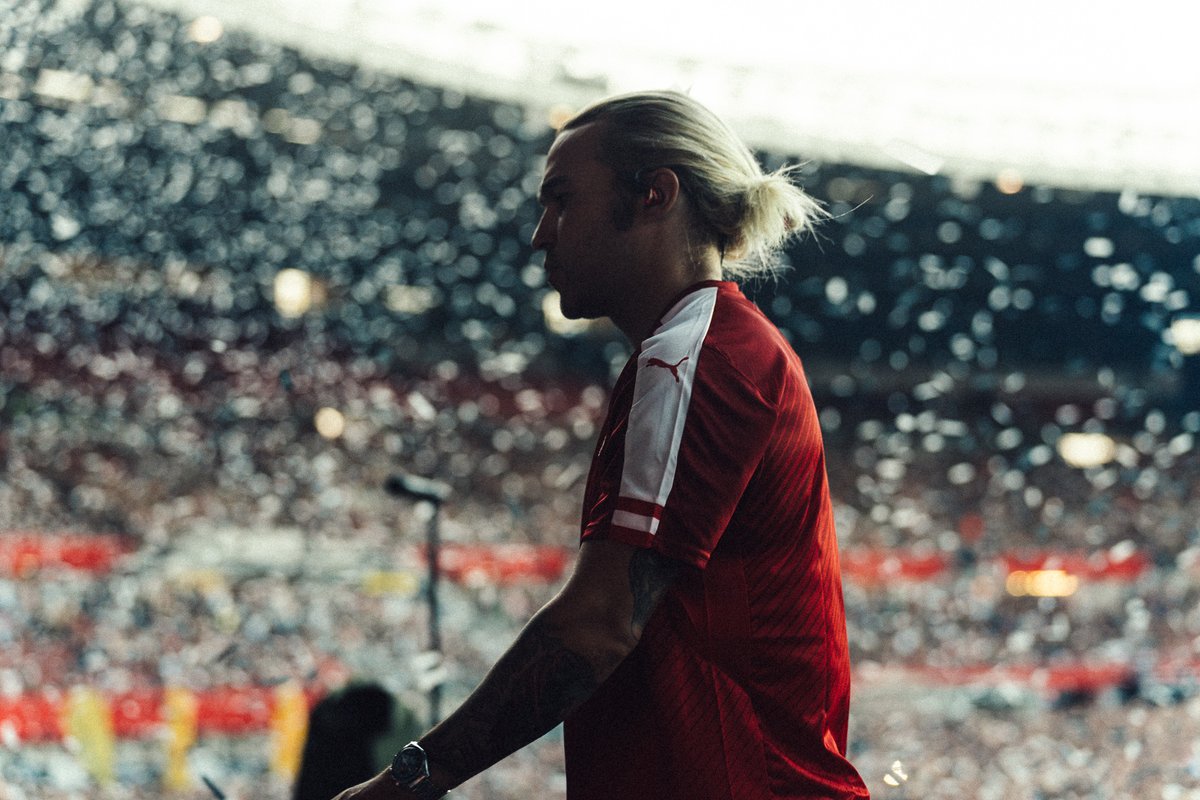 falloutboy's tweet image. back in @HellaMegaTour mode in Vienna