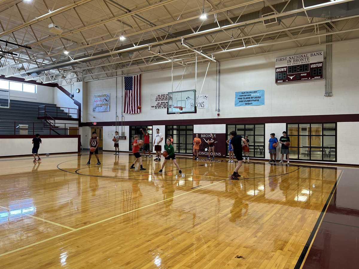 BronteWBB's tweet photo. Working hard at Bronte Basketball Camp this week! 🏀🤘 https://t.co/yGAnWNxrcH