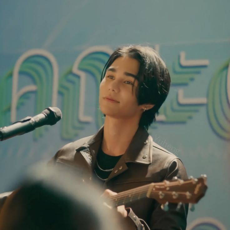 barchorde_tin's tweet photo. [#kimchay au || ʙᴇɢɪɴ ᴀɢᴀɪɴ]

After a 6-month hiatus, WIK returns with an upcoming new single while Chay's music career has also started to kick off. 

They meet once again in an event and fans can't help but notice the way that WIK, cold and mysterious WIK, looks at chay. https://t.co/UmLrI1fffy