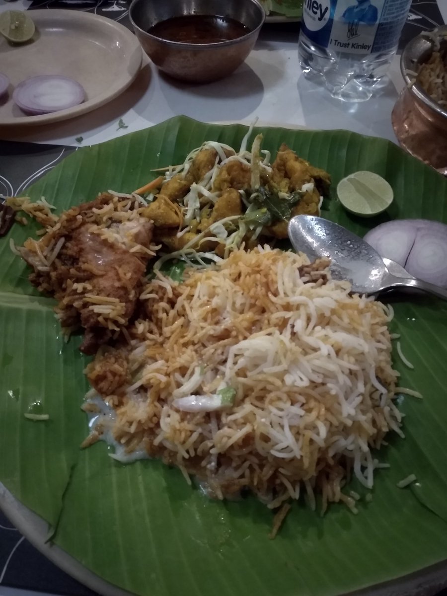 anut_304's tweet photo. ഇന്ന് കുറച്ചു ലാവിഷ് ആയി പോയിന്...
😜
#outingwithfriends https://t.co/Ilx1n3DBVf