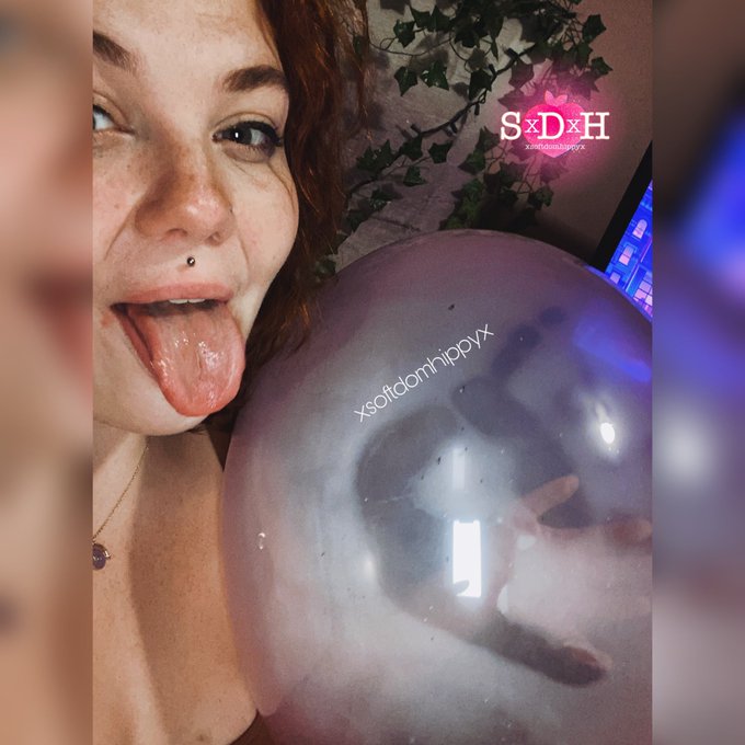 Mmmm that steamy handprint #looner #loonergirl #sexworker https://t.co/PEEbfUKyqP<a href="/tag/looner"class="tags">#looner</a><a href="/tag/loonergirl"class="tags">#loonergirl</a><a href="/tag/sexworker"class="tags"><span>#sexworker</span></a>