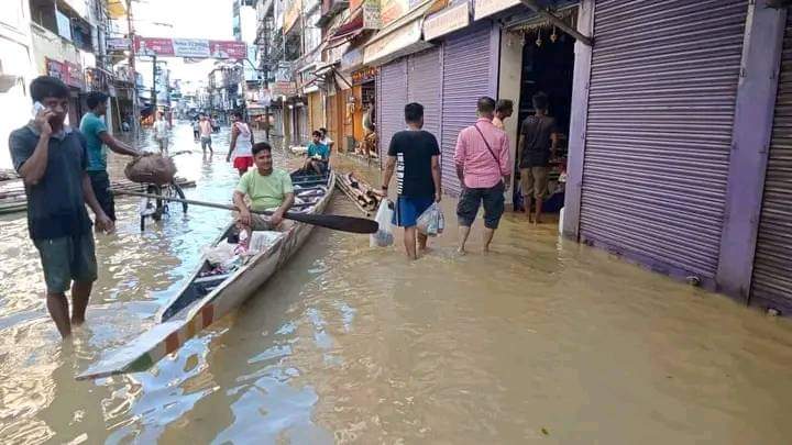 paul_kantijyoti's tweet photo. Silchar is facing one of the worst flood in it's history. Thousands of homes have submerged under water, ground floors of buildings is completely inundated under water,There is heavy scarcity of drinking water, food and medicine.
@ABPNews ,@aajtak ,@ZeeNews ,
@ANI ,@IndiaToday https://t.co/9Yr5Y74G9v