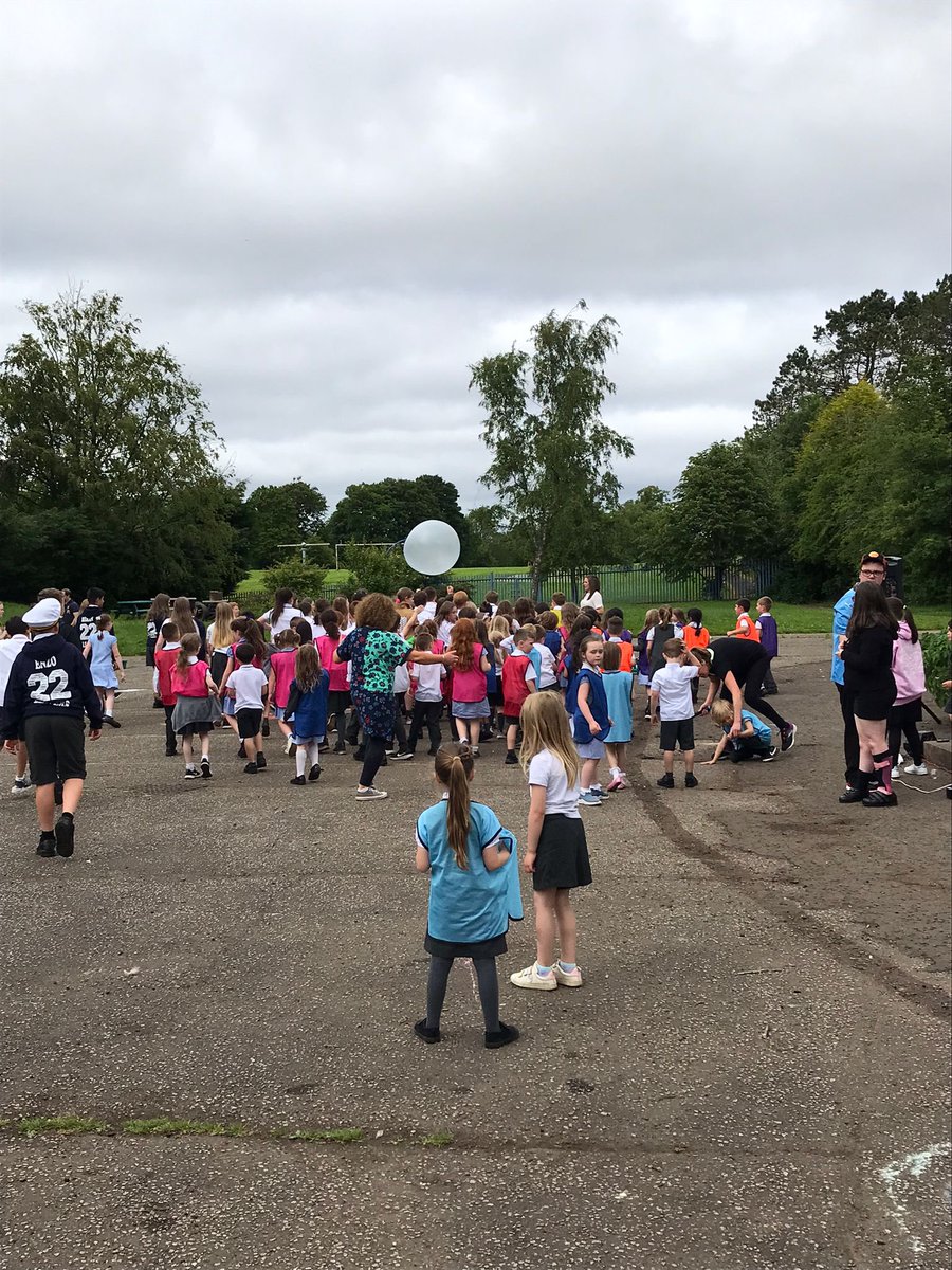 Paaartaaayy! 💃 🕺Thank you to Heather Haggarty and the young people from Rutherglen High School for a fabulous afternoon!