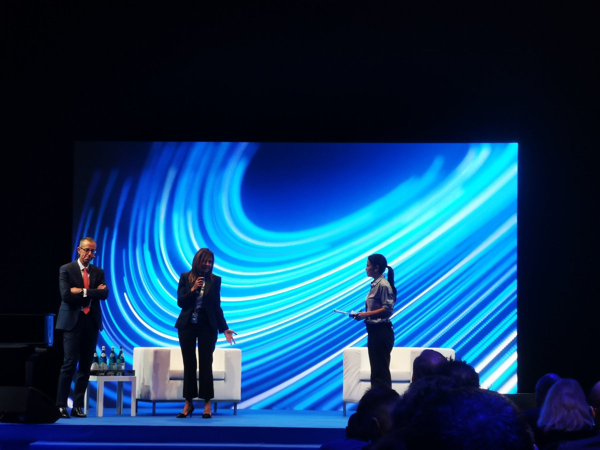 milafiordalisi's tweet photo. La presidente di @retelit Roberta #Neri: Collettività digitale è fondamentale per sviluppo futuro" #Retelithub https://t.co/tAYOWDv1iH