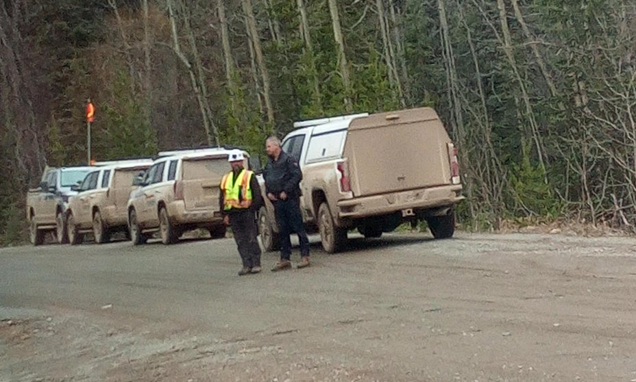 Gidimten's tweet photo. FOR IMMEDIATE RELEASE: Wet’suwet’en Members Sue Police, Coastal Gaslink and Private Security for Targeted Harassment Campaign

https://t.co/Us1P4aoQnw 

#DefundCIRG #AllOutForWedzinKwa https://t.co/ildlQGiYTU