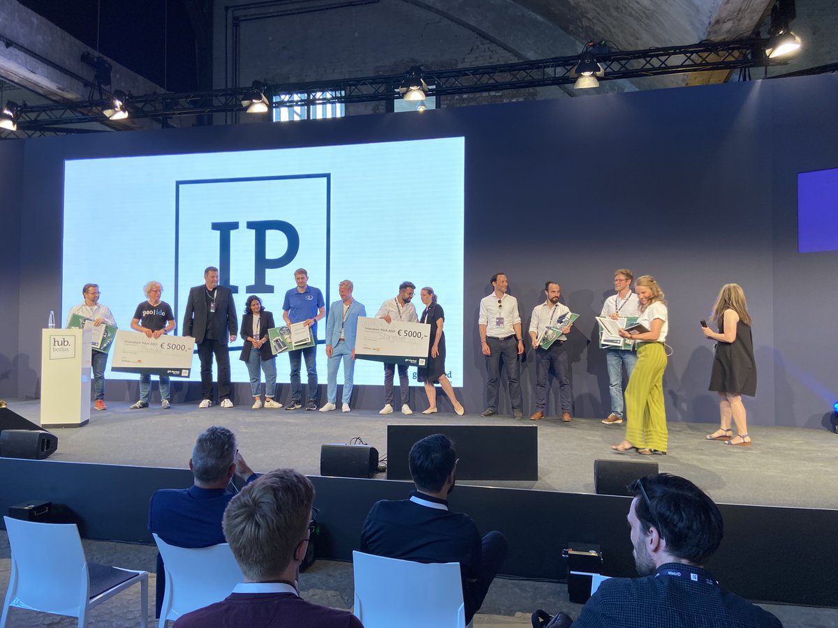 Bitkom's tweet photo. @Herbert_Diess @VWGroup @FedorovMykhail @innovatorspitch @hubconf (4/5) Der #IP22 suchte das Top-#Startup mit innovativen Ideen & Technologien – gewonnen haben
@psoido_privacy (Kategorie #Cybersecurity) &
@stargazr_ai (Kategorie #EnterpriseAnalytics). Herzlichen Glückwunsch! 🥳 Mehr dazu 👉 https://t.co/WHs4DdUiMT
@Bitkom_Startup https://t.co/zczJBTxqXa