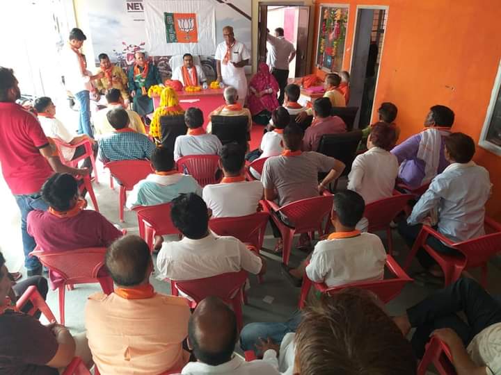 BJP4Rajasthan's tweet photo. प्रदेश संगठन महामंत्री श्री चंद्रशेखर ने करौली के टोडाभीम व बालाजी मण्डल पर जनसंपर्क कर मोदी सरकार की 8 वर्ष की ऐतिहासिक उपलब्धियों के बारे में आमजन को अवगत कराया। https://t.co/TIzoZK1Me4
