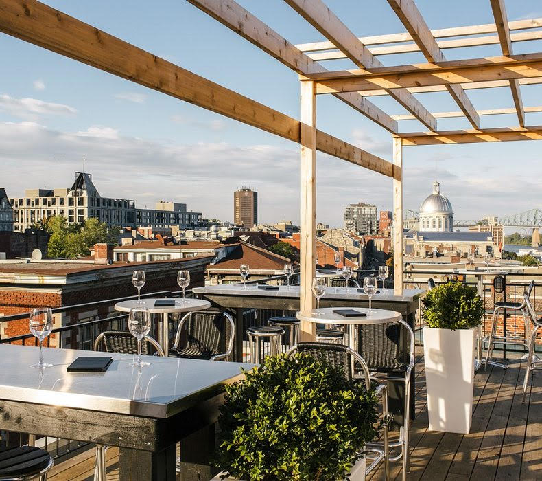Monmontreal's tweet photo. R4. Le choix est difficile, mais parmi nos coups de cœur de l’été, quelques-unes des plus belles terrasses sur les toits de #Montréal. Parfaites pour savourez un cocktail avec notre belle ville en toile de fond! 
https://t.co/QOPqsyd8V3

📷 Alexi Hobbs #MTLmoments #CanadaChat https://t.co/NxP4VEQ5pM