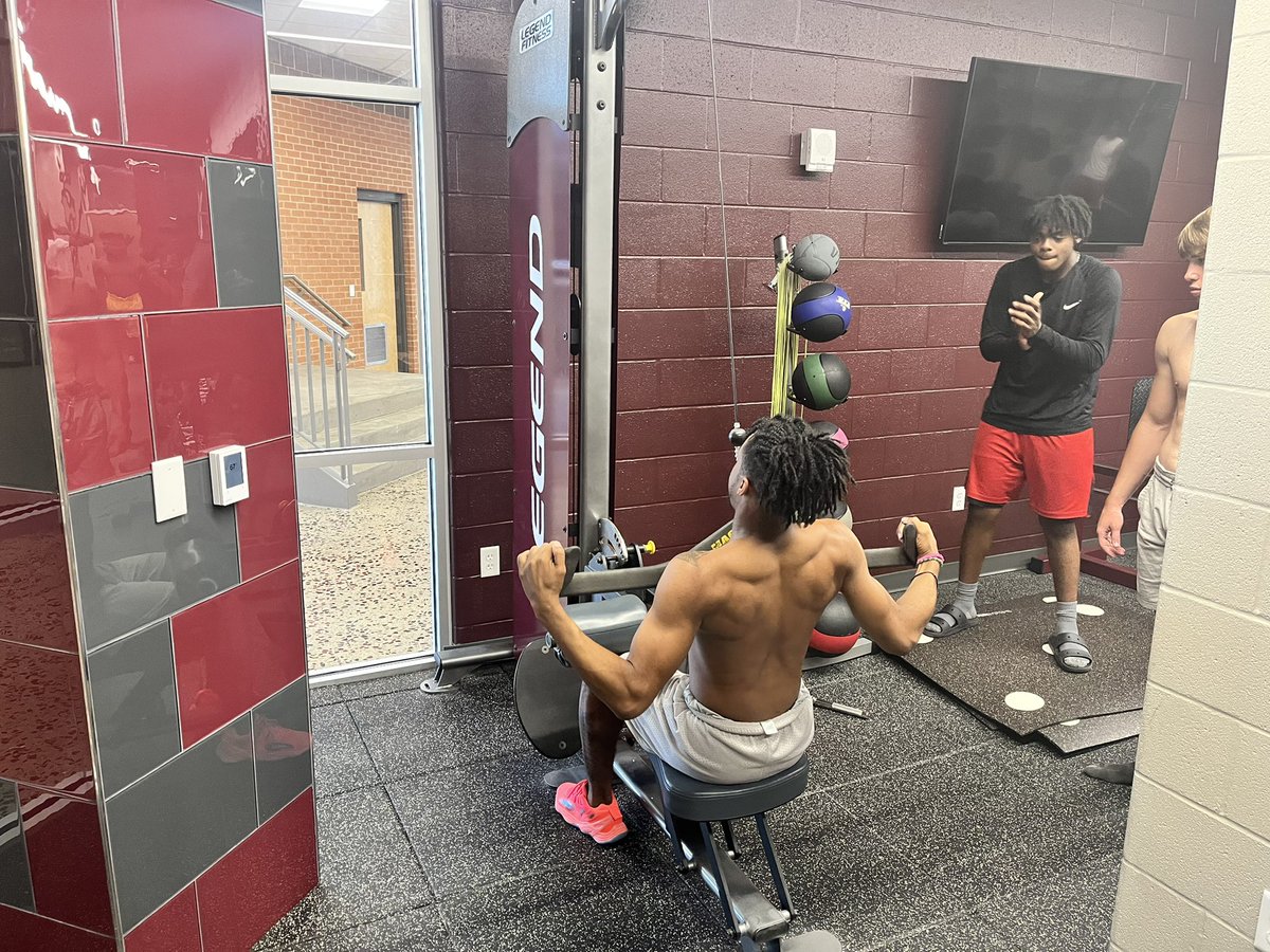 MHS_DogHoops's tweet image. We had a great couple days at team camp at Lake Hamilton. We finished up 5-1, now back to the grind!! #weightroom #seperator #themorriltonway