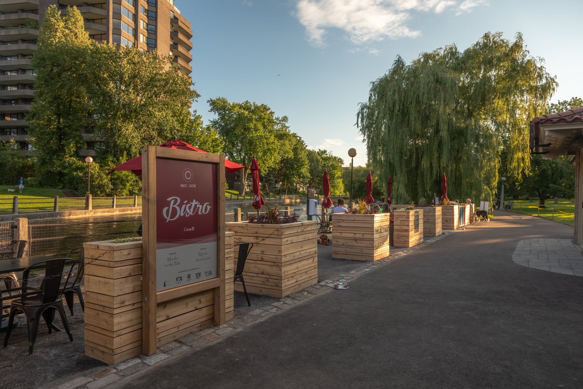 CCN_NCC's tweet photo. R4 : Los bistros de la CCN sont l’endroit idéal pour faire une pause-café dans la région de la capitale nationale. 🌭☕ 

Ces 3 magnifiques terrasses sont nichées dans des parcs urbains d’Ottawa! https://t.co/hpf8rskVZO | #CanadaChat #Ottawa https://t.co/AIwM5UyoAT