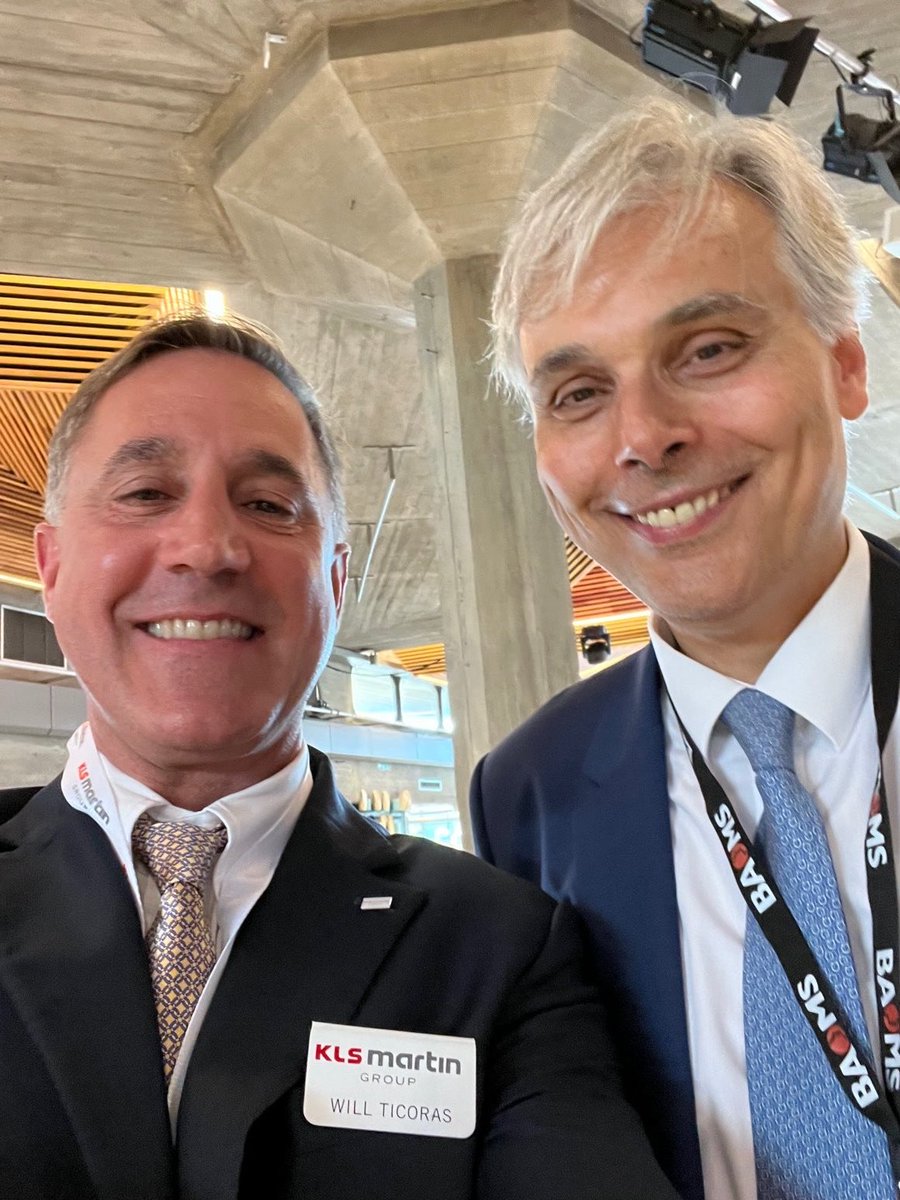 londonhead_neck's tweet photo. With my friend Will Ticoras #klsmartin in a break of the very successful #Baoms meeting in London. Thanks to BAOMS President Rob Bentley and his team for a top class organization! https://t.co/JaswG7pl9V