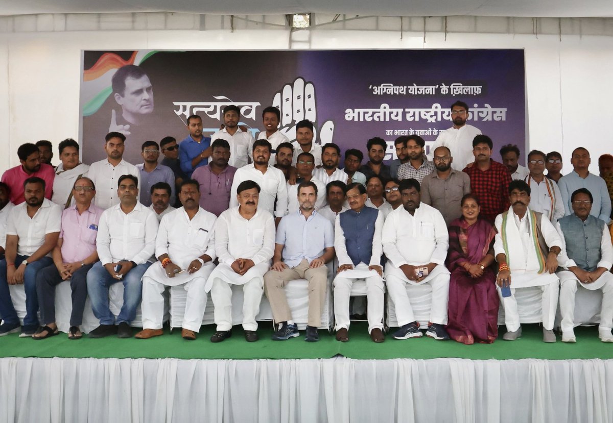 SunnyKumarINC's tweet photo. आज AICC कार्यालय (नई दिल्ली) में हम सबों के नेता आदरणीय @RahulGandhi जी से बिहार कांग्रेस के साथियों के संग मुलाकात हुआ। https://t.co/aUpUVRcMYt