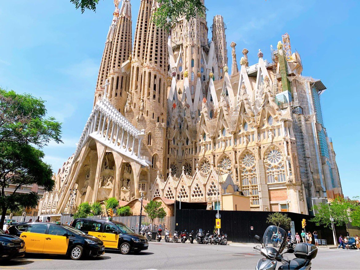 beyondearthart's tweet photo. Great to exhibit at the @ISEA2022Bcn, especially because art + science is an integral part of the design for La Sagrada Familia. Tune in to the festival if you are Barcelona-bound! There are many exciting exhibits taking place throughout the city! #festival https://t.co/JufONUSEqy