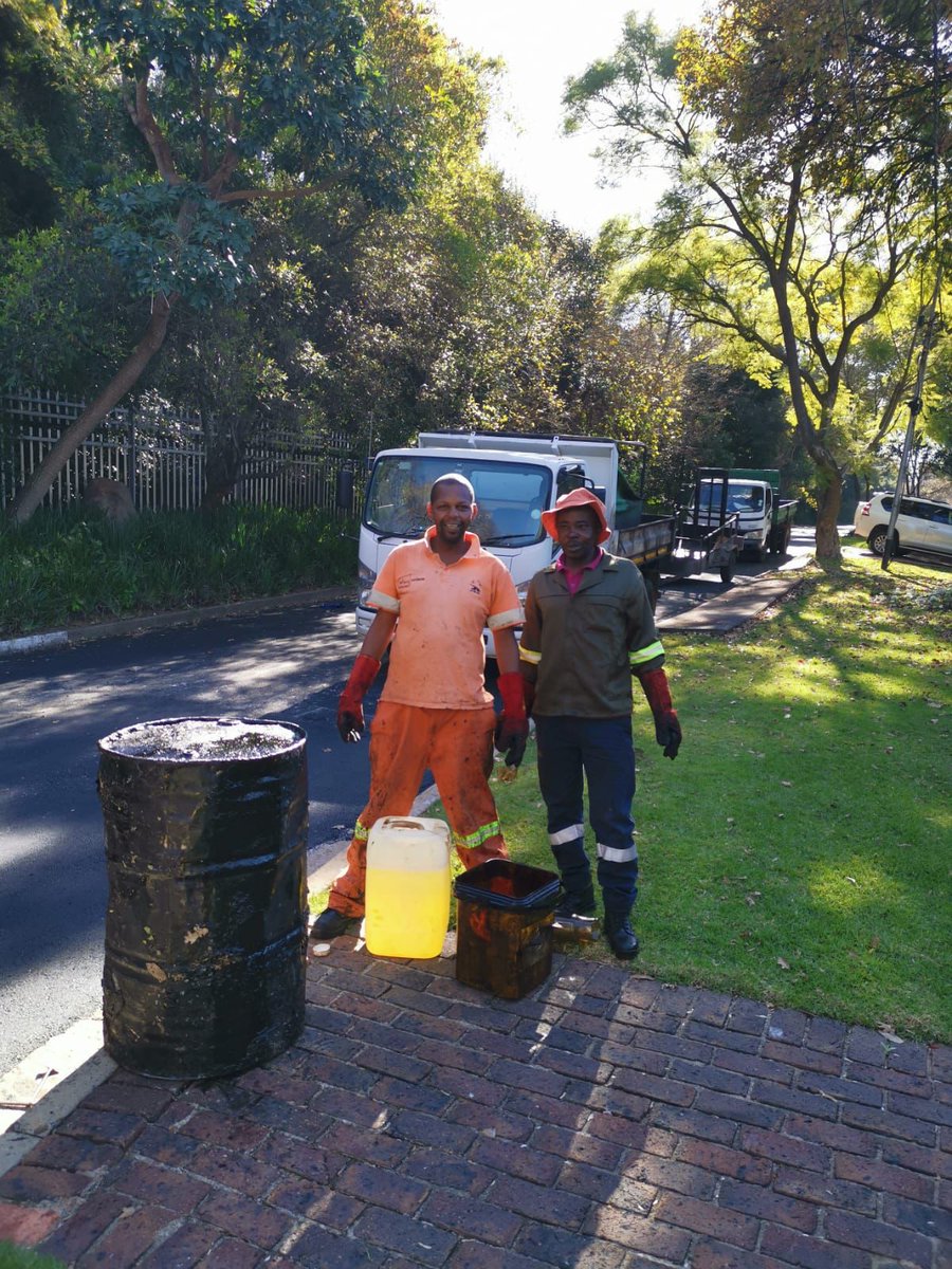 karovanrooy's tweet photo. So impressed with the professionalism and work of Kholwani, Thabethe and the @MyJRA. Thank you for fixing our road 😊 @CityofJoburgZA https://t.co/sNpNBOY6If