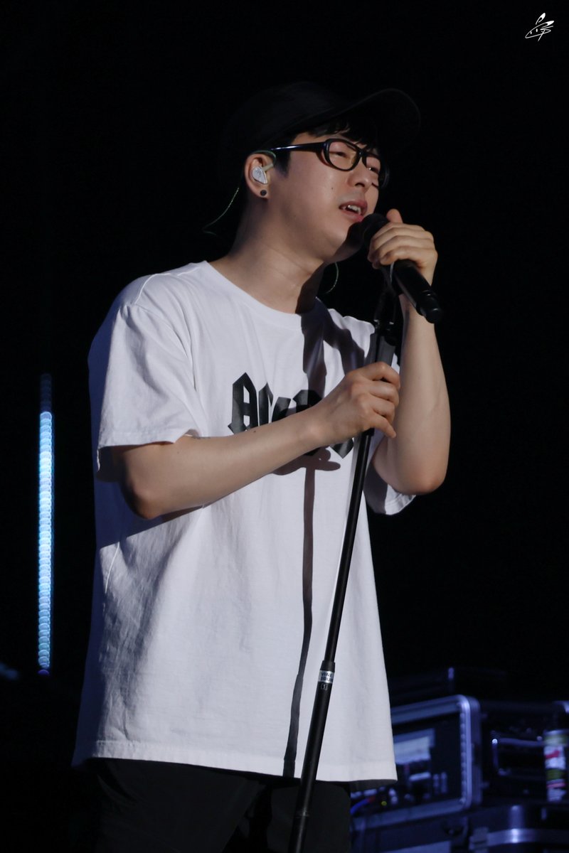 분명 지금 만지고 있는거랑 세트인데 혼자 겁나 시꺼매서 안어울림 'ㅡ'...

이빨 뾰족 8ㅡ8❤❤