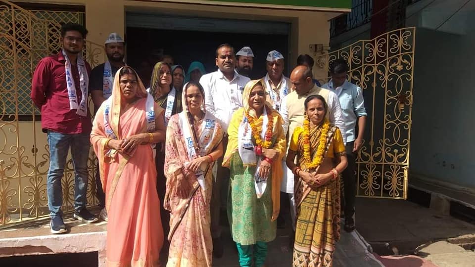 rohitgupta121's tweet image. #कार्यालय_का_उद्घाटन_गुना_में
आम आदमी पार्टी गुना के नगर पालिका प्रत्याशी भाई सुमित मथुरिया जी के कार्यालय का वार्ड 27 में उद्घाटन किया..
 गुना की जनता ने ठाना है आम आदमी को लाना है
#कार्यालय_का_उद्घाटन_गुना_में #dbcity #gwaliordiaries
#अब_बदलेगा_ग्वालियर #झाड़ू_चलेगी #elections