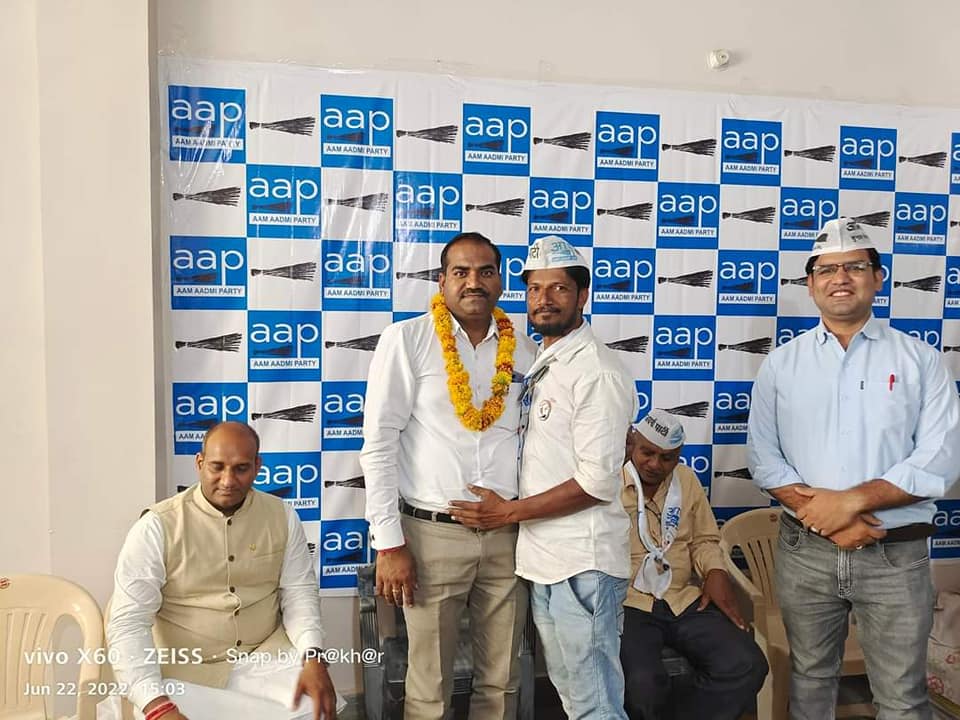 rohitgupta121's tweet image. #कार्यालय_का_उद्घाटन_गुना_में
आम आदमी पार्टी गुना के नगर पालिका प्रत्याशी भाई सुमित मथुरिया जी के कार्यालय का वार्ड 27 में उद्घाटन किया..
 गुना की जनता ने ठाना है आम आदमी को लाना है
#कार्यालय_का_उद्घाटन_गुना_में #dbcity #gwaliordiaries
#अब_बदलेगा_ग्वालियर #झाड़ू_चलेगी #elections