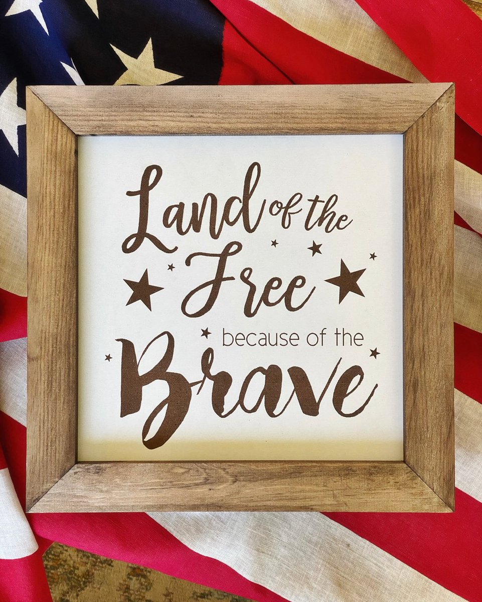 Land of the free because of the brave🇺🇸
.⁣
.⁣
.⁣
.⁣
.⁣
#4thofjuly #4thofjulydecor #americanflag #beautifuldecorstyles #bhghome #cottagesandbungalows #cottagestyle #farmhouse #farmhousedecor #farmhousestyle #farmhousestyledecor #farmhousevibesdecortour #fourthofjul
