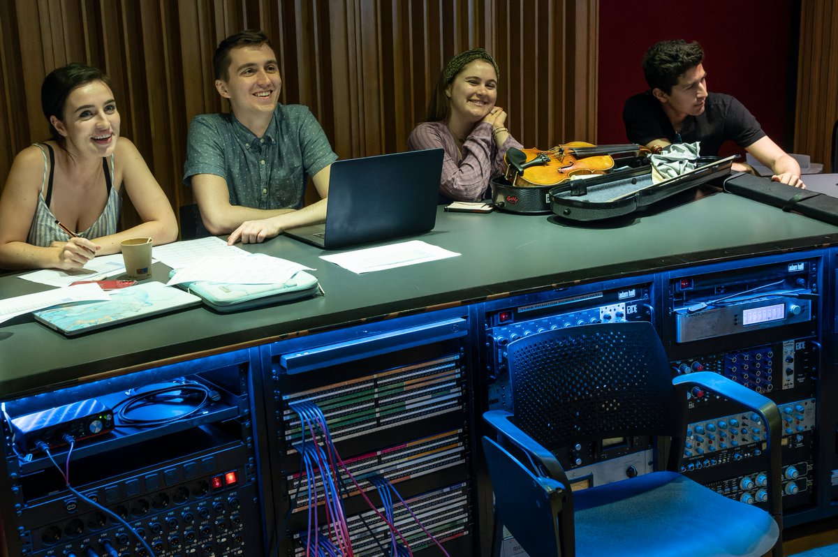berkleevalencia's tweet photo. Our Scoring for Film, Television, and Video games students gathered in our studio to have a #samplingsession.
They recorded note by note, with different dynamics to use when working with #musiccomposition software or playing them directly, thanks to the MIDI technology. https://t.co/dn6eGWQj8E