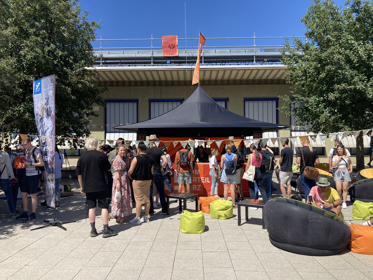 Läuft bei uns. Der Zulauf ist groß am Harzstand. Viele Studierende können sich eine Zukunft im Harz gut vorstellen 🤩👍