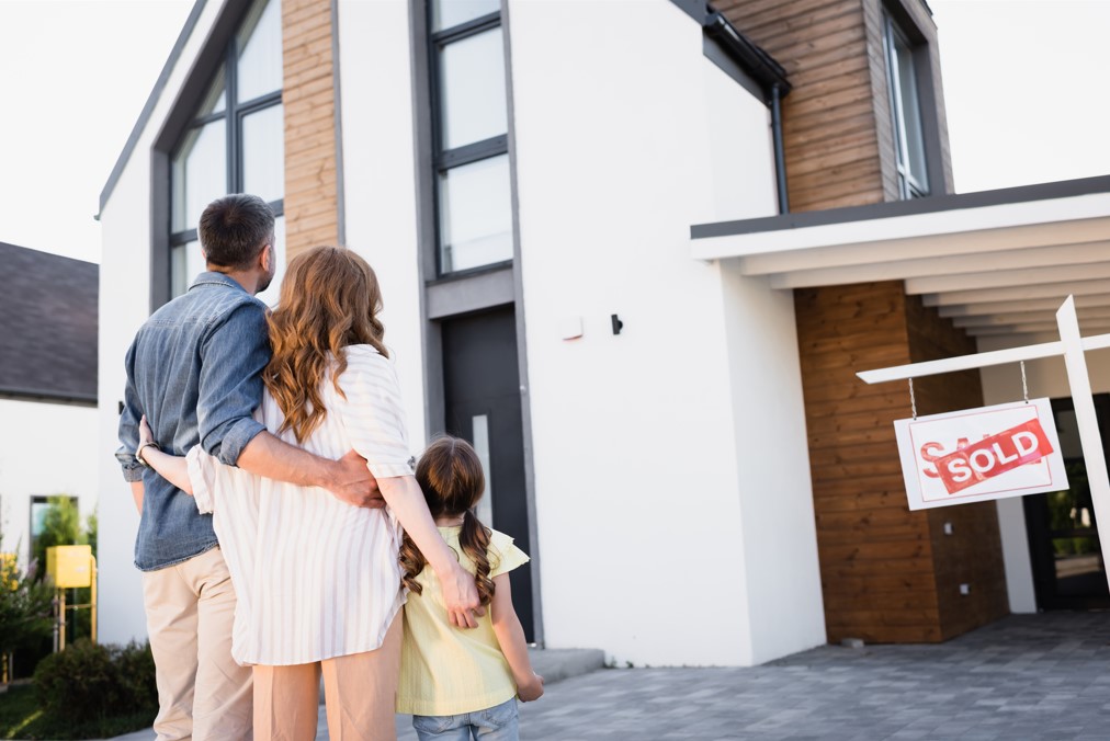 woo863's tweet photo. These tips are a must-read for anyone staging a house. #newhome #residence  https://t.co/F7blCFCJW8 https://t.co/0obN1rG4AB