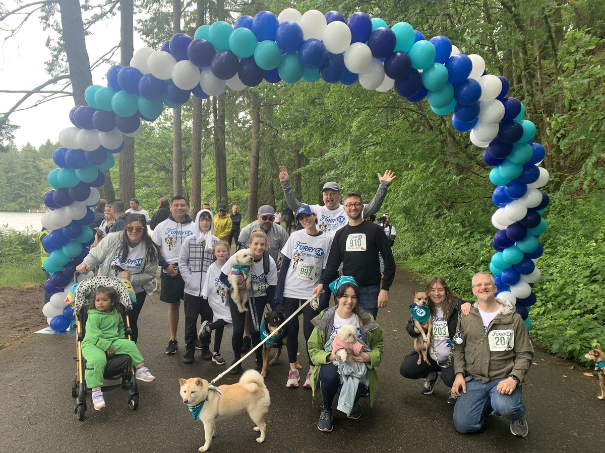 PillarPropSea's tweet photo. Team Pillar at the Furry 5K Fun Run and Walk to support @SeattleAnimal! We had team members, friends and family, residents, and of course our furry friends all out there for the cause🐾 #pillarlovespets #pillarpassions https://t.co/26BtAvTCoM