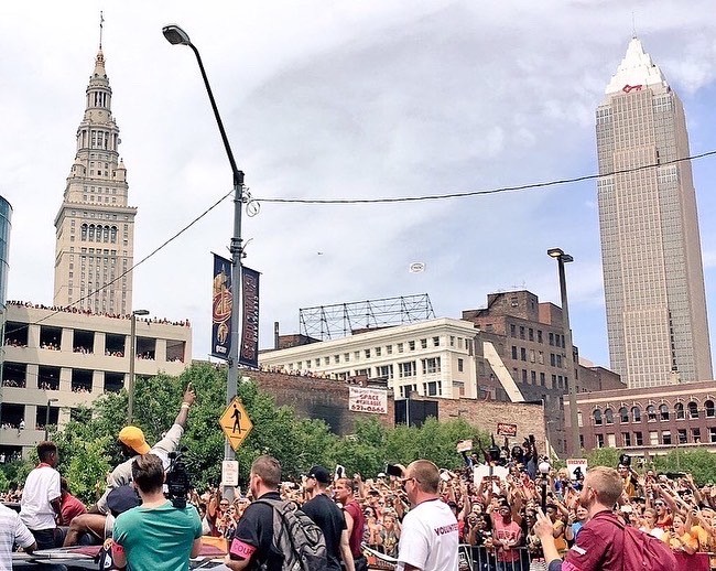clevelanddotcom's tweet photo. Happy Parade-iversary, Cleveland! 6 years ago, fans flooded the streets of downtown Cleveland for a championship parade half a century in the making! @KingJames @KyrieIrving @TheRealJRSmith 

Photos: @H_Grove https://t.co/iKYIKUBuB6