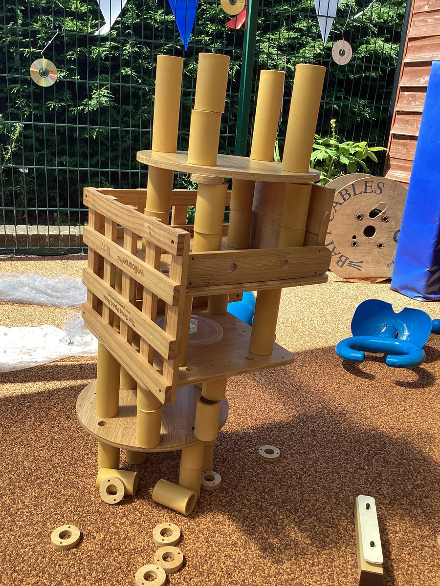Check out this amazing structure! These two worked so carefully and co-operatively. 😍
<a href="/Office_WIA/">Office_WIA</a> <a href="/whitchurchCEFed/">The Whitchurch Church of England Federation</a> <a href="/CeInfant/">Whitchurch CE Infant and Nursery Academy</a> @StBartsTrust <a href="/welovecuriosity/">The Curiosity Approach</a>