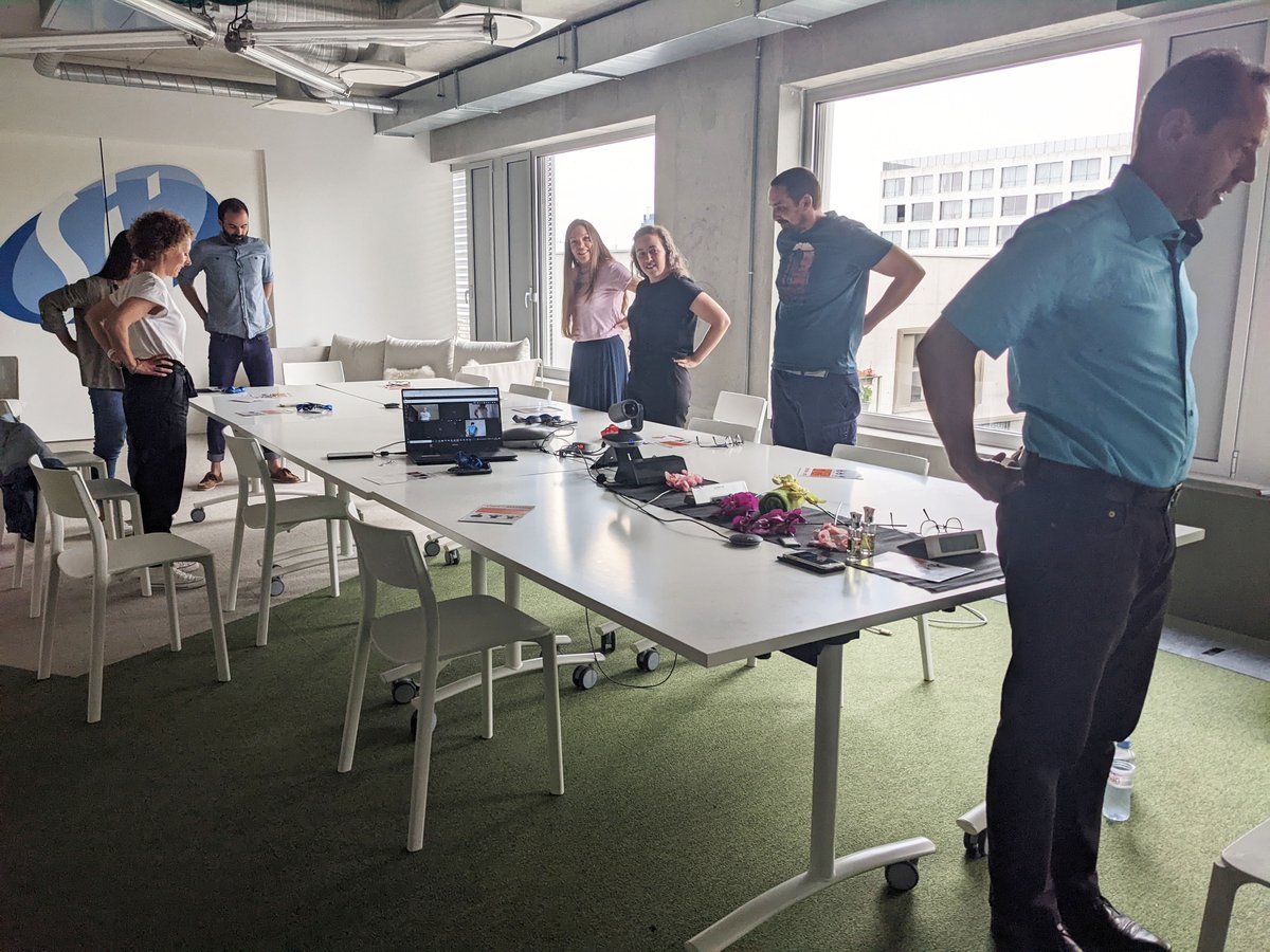 🙆Ce midi, dans le cadre de la Semaine de la #QVT, nous avons pu profiter d'un atelier d'auto-massage ou "Do-In" en mode hybride.

L'auto-massage a de très bonnes vertus préventives et permet de soulager les migraines, les douleurs ou encore de réduire le stress.

#SQVT2022