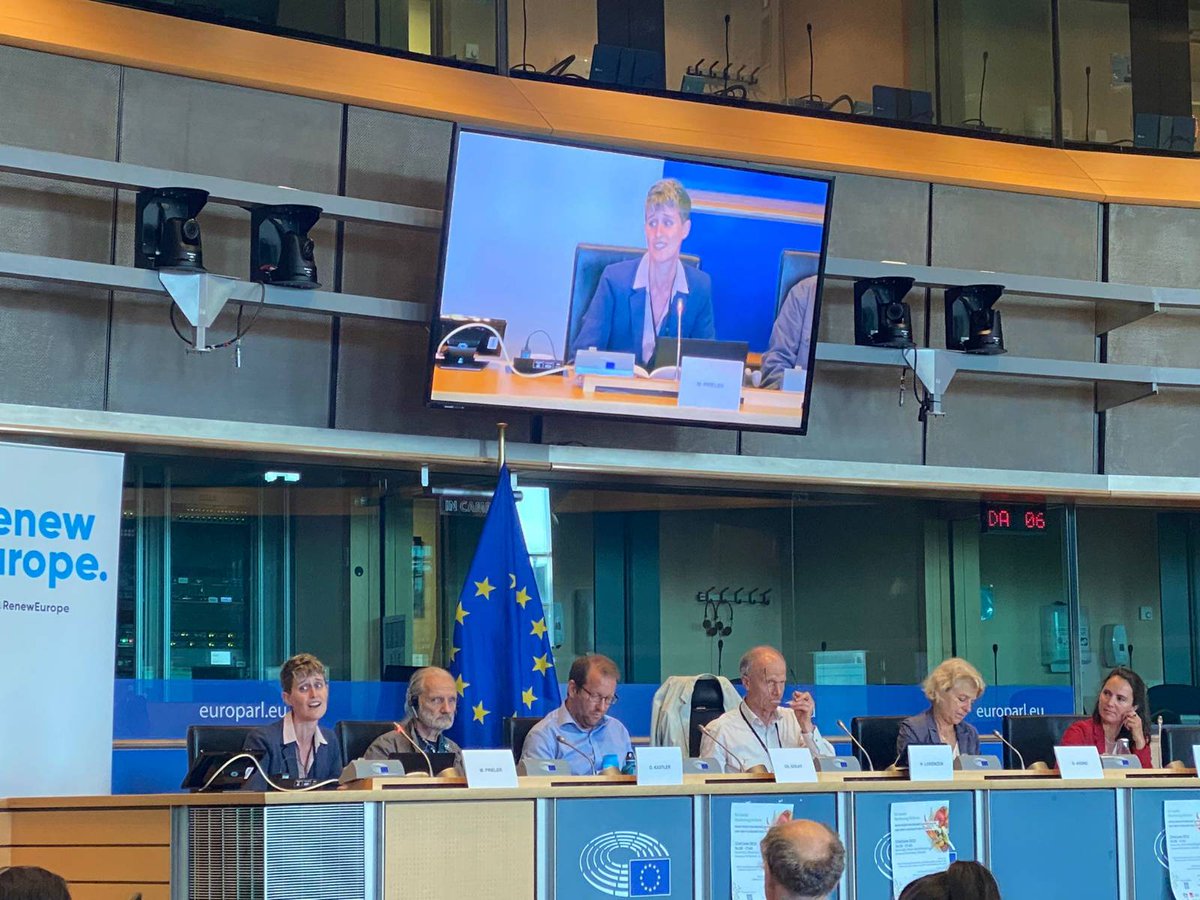 arche__noah's tweet photo. Our policy officer Magdalena Prieler explains how the current European seed rules confine diversity and farmers seeds to "niches" with discriminatory restrictions #freetheseed #seedsforchange https://t.co/yajpfR8cx7