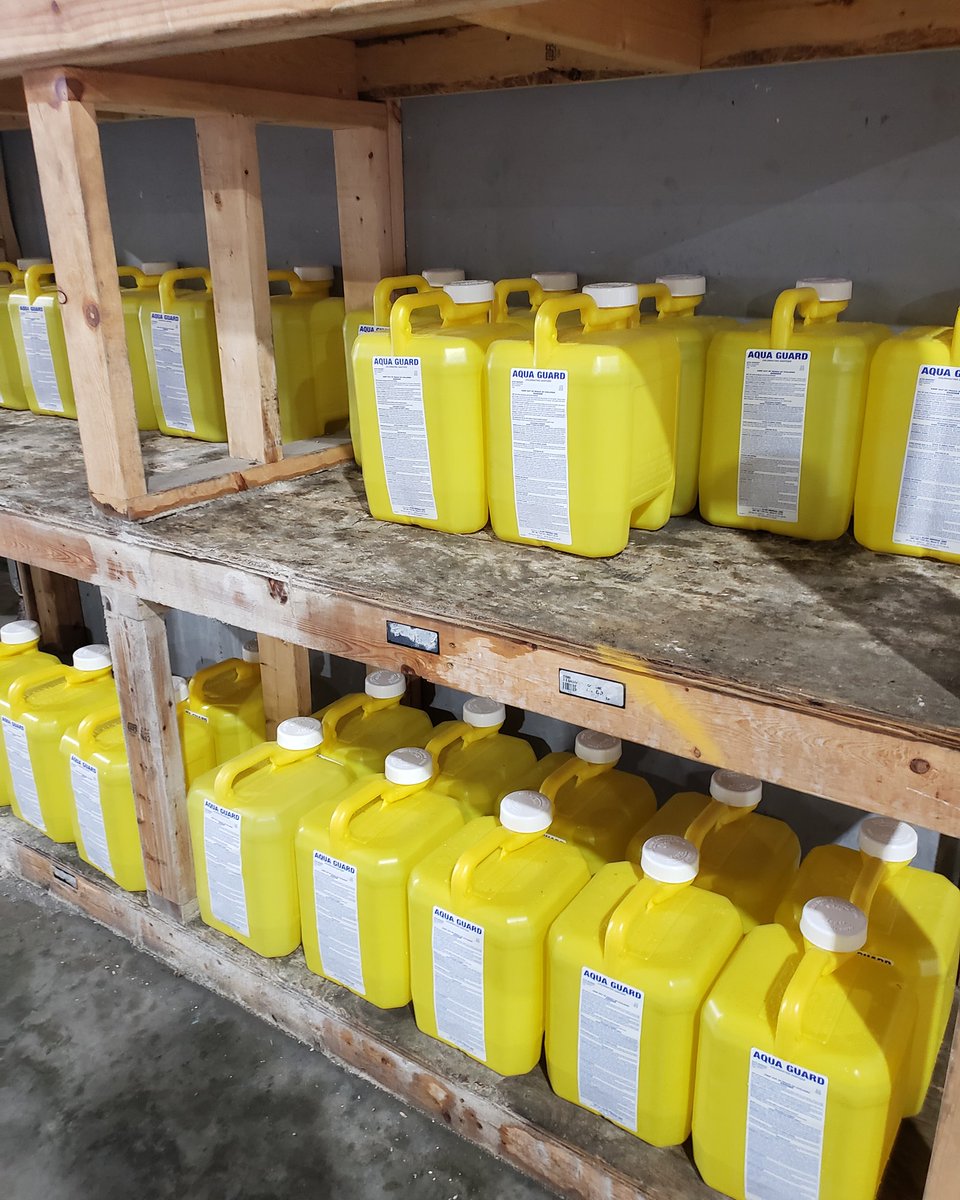 Stones_Near_You's tweet photo. Summer is here and it is HOT! Cairo, GA is our only location selling 2.5-gallon jugs of chlorine for pools. We also test pool water and carry a wide variety of items to keep your pool clean &amp; healthy all Summer. 
#stoneshomecenters #cairoga #poolsupplies #chlorine #poolwatertest https://t.co/P3ofRBClW3