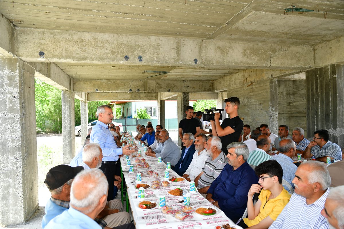 mehmetcinar44's tweet photo. Fen İşleri ekiplerimizin Dilek Mahallemizde yapımını tamamladığı sathi kaplama ve asfalt bakım onarım çalışmalarını yerinde inceleyerek hemşehrilerimizle bir araya geldik.
Gayretli çalışmaları için ekip arkadaşlarıma teşekkür ediyorum. 
Hemşehrilerimize hayırlı olsun.
#Yeşilyurt https://t.co/48kRpvlUxw