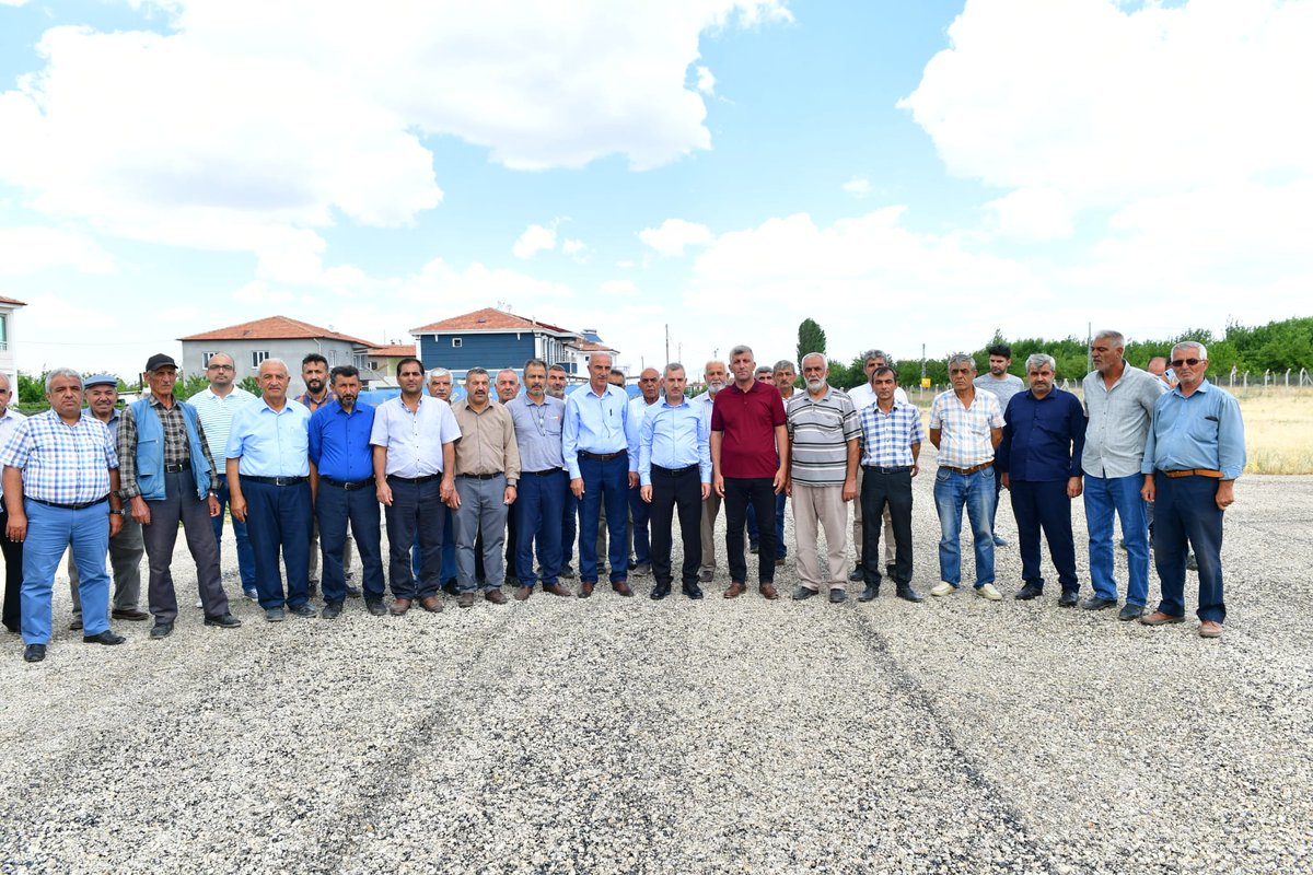 mehmetcinar44's tweet photo. Fen İşleri ekiplerimizin Dilek Mahallemizde yapımını tamamladığı sathi kaplama ve asfalt bakım onarım çalışmalarını yerinde inceleyerek hemşehrilerimizle bir araya geldik.
Gayretli çalışmaları için ekip arkadaşlarıma teşekkür ediyorum. 
Hemşehrilerimize hayırlı olsun.
#Yeşilyurt https://t.co/48kRpvlUxw