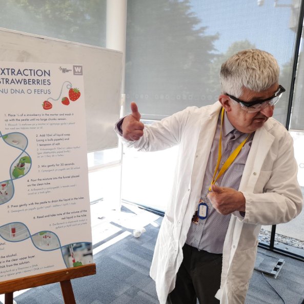 Natures_HavenIT's tweet image. A wonderful morning today @cardiffuni with @cryoarks and @mafalda_b_costa discovering more about #biodiversity  #extinction and #dna  @InnovateTrust @WCVACymru . Thank you all