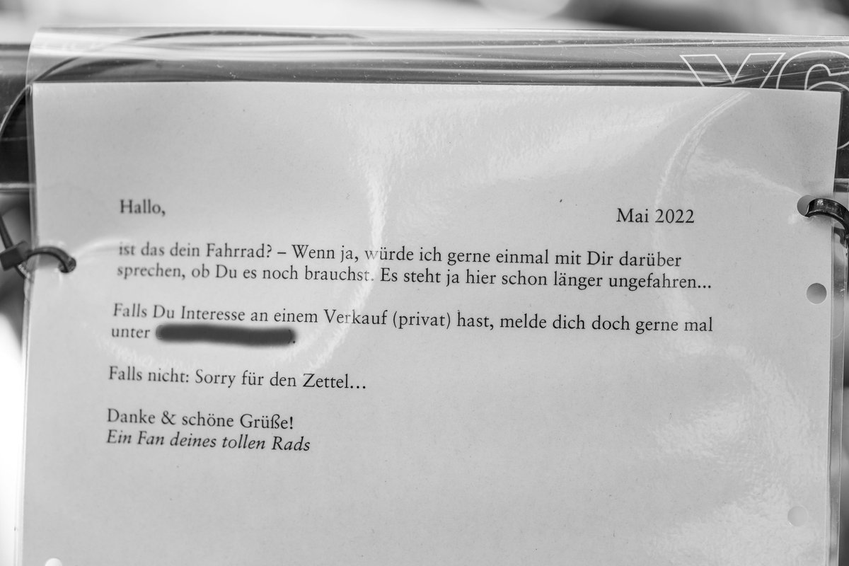 UsualRedAnt's tweet photo. Hallo, Ist das dein Fahrrad?
#NotesOfBerlin https://t.co/zJvIaBaDQn