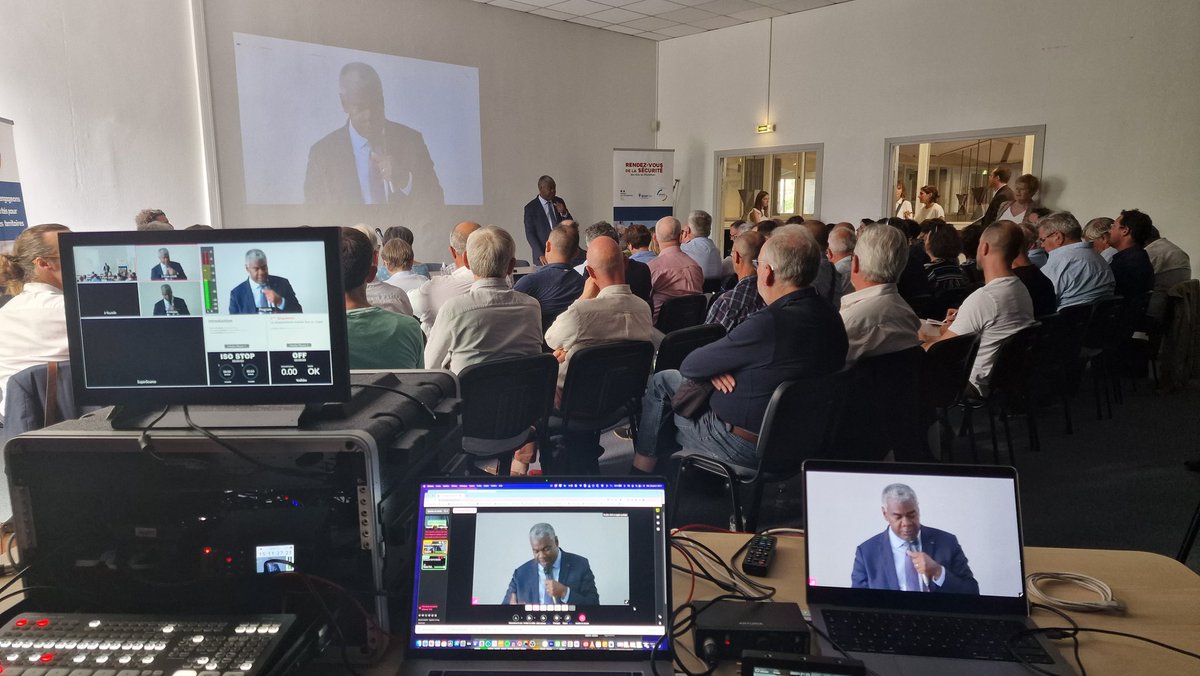 AMF du Morbihan (@amfmorbihan) on Twitter photo 🔛 En direct du RDV de la #sécurité des #élus du #Morbihan | #Anticipation et préparation sont les maîtres-mots mis en avant par le <a href="/Prefet56/">Préfet du Morbihan🇫🇷🇪🇺</a> Joël Mathurin dans la #gestion du #risque et afin de réagir au mieux face à la #crise | #SécuritéCivile #maire 🔛 En direct du RDV de la #sécurité des #élus du #Morbihan | #Anticipation et préparation sont les maîtres-mots mis en avant par le <a href="/Prefet56/">Préfet du Morbihan🇫🇷🇪🇺</a> Joël Mathurin dans la #gestion du #risque et afin de réagir au mieux face à la #crise | #SécuritéCivile #maire