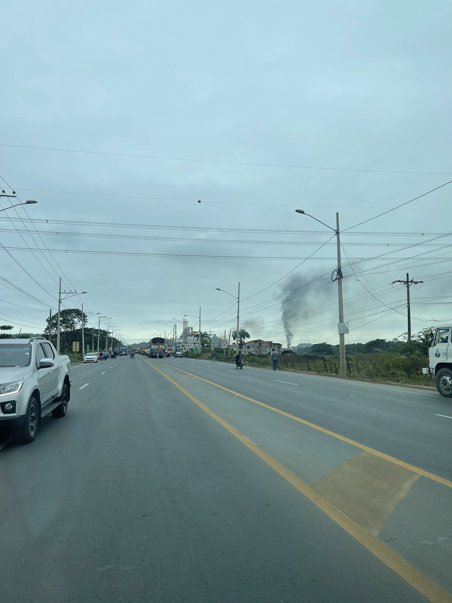 eribarpar2's tweet photo. Cerrado perrillo y nobol #ParoNacionalEc2022 #viascerradas https://t.co/ZJRy1Y1bcP