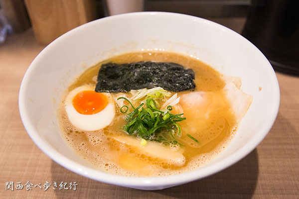 osaka_tabearuki's tweet photo. 谷町四丁目にある「麺や 恵」で魚介鶏豚骨ラーメンを食べてみました🍜
https://t.co/uKLitB42p9

#恵 #麺や恵 #谷町四丁目 #谷四 #らーめん #食べ歩き #食べ歩き紀行 #食レポ #ラーメン部 #関西食べ歩き紀行 #ラーメン好きと繋がりたい https://t.co/NlSsmGqkAJ
