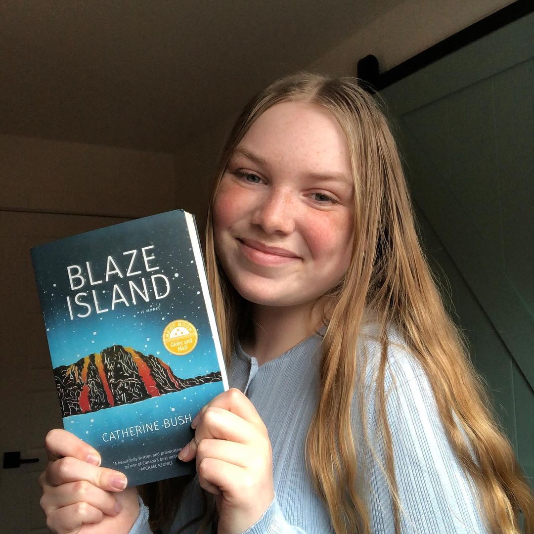 LitDigitally's tweet photo. It's Selfie Day! Share yours and tell us your current read in the replies below. 👇 https://t.co/lDkPmndXDz