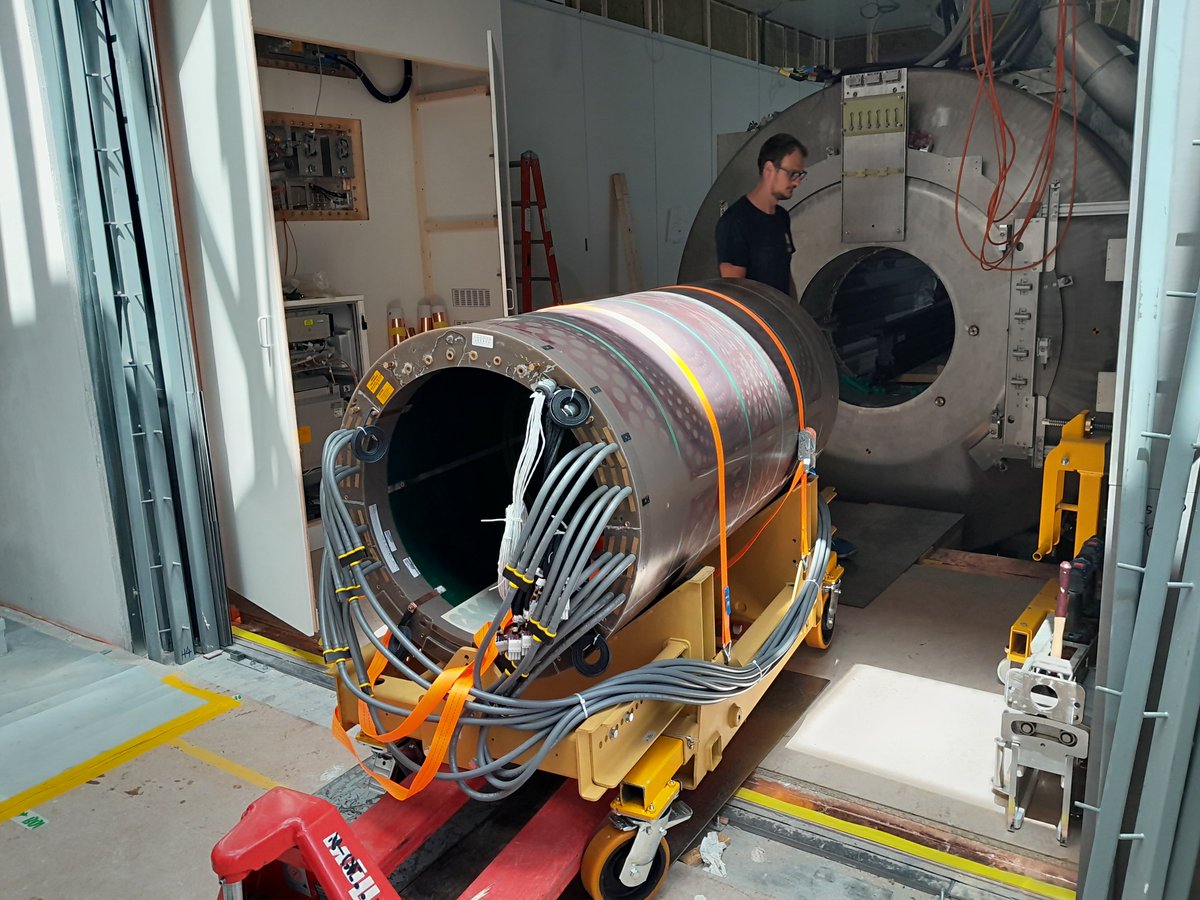 Fondation Campus Biotech (@fcbg_neuro) on Twitter photo Just yesterday the <a href="/SiemensHealth/">Siemens Healthineers</a> MAGNETOM Terra 7T magnet joined the @hnp_geneva <a href="/CampusBiotech/">Campus Biotech</a>.
The next day it's already time to add another beauty - the gradient coils necessary for #MRI & best friends of physicists, clinicians and neuroimagers. 🧠 Just yesterday the <a href="/SiemensHealth/">Siemens Healthineers</a> MAGNETOM Terra 7T magnet joined the @hnp_geneva <a href="/CampusBiotech/">Campus Biotech</a>.
The next day it's already time to add another beauty - the gradient coils necessary for #MRI & best friends of physicists, clinicians and neuroimagers. 🧠