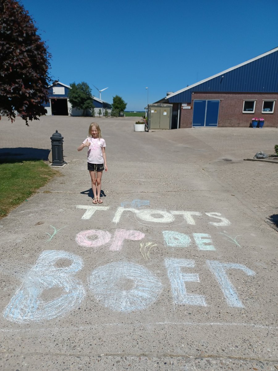 Stil boerenprotest. Het is echt serieus als je dochter van 10 dit spontaan zelf op touw zet. #boerenprotest #Flevoland #NoFarmersNoFood #politiek #stikstof