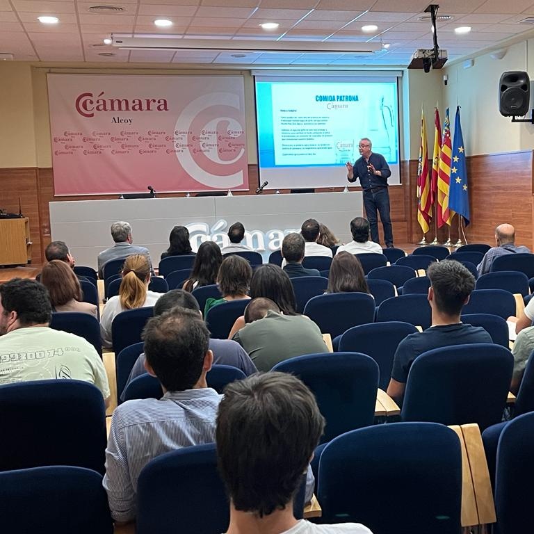 veolia_cv's tweet photo. Gracias a la @camaraalcoy por invitarnos hoy a la jornada celebrada en sus instalaciones para hablar sobre la gestión del #agua 💧 Un placer poder aportar nuestra experiencia y conocimiento en esta materia. https://t.co/Eq3dWHGNdM
