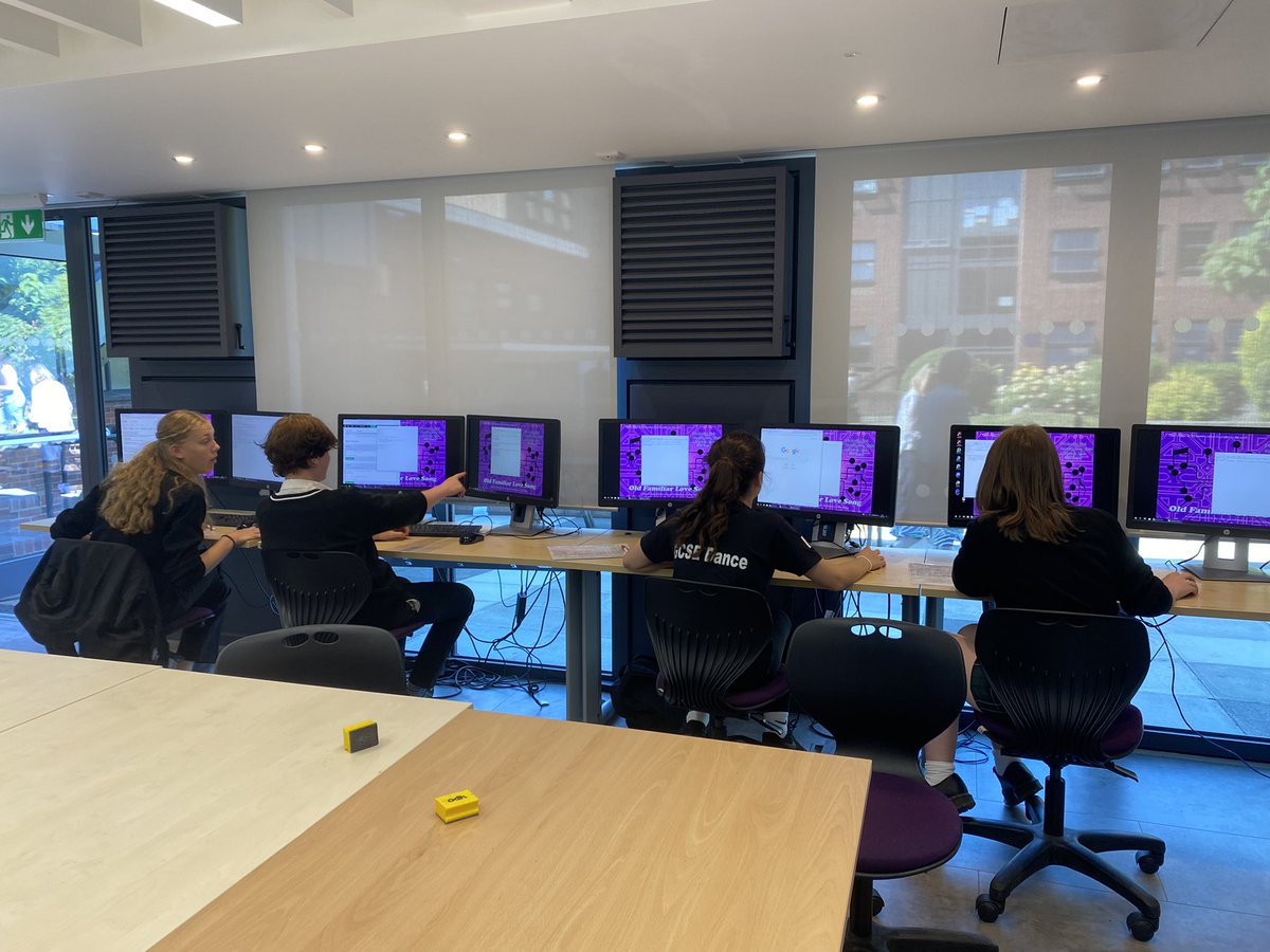 DshMillais's tweet photo. Thank you @CollyersHorsham for hosting our GCSE CS Group for a taste lesson of A-level. Our students really enjoyed it. https://t.co/INoo86EtgW