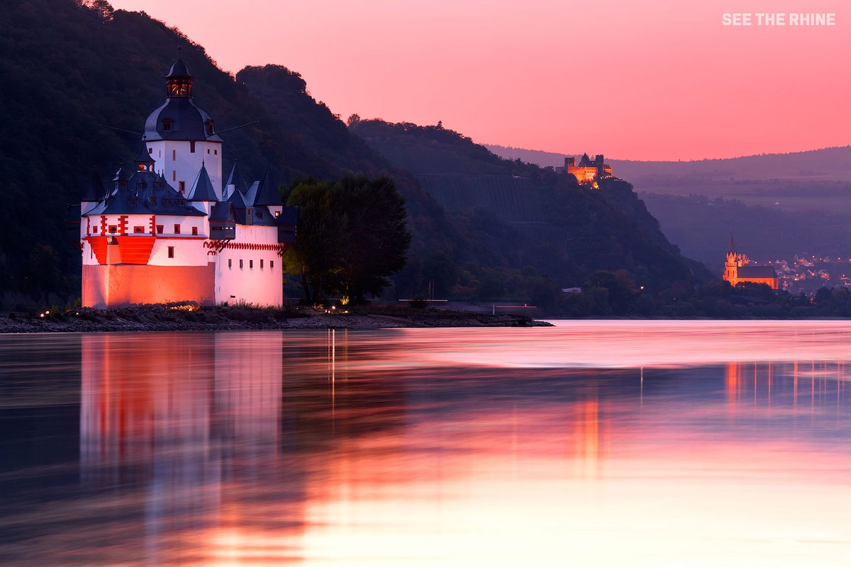 🇩🇪 Pfalzgrafenstein Castle on a small island in the Rhine . In the background: the town of Oberwesel &amp; Schönburg Castle. World Heritage Site: Upper Middle Rhine Valley.

<a href="/MagicalEurope/">Wonders of Europe</a> <a href="/travelphotomag/">Travel Photography Magazine</a> #RLPerleben #Germany #travelphotography #landscapephotography #Mittelrheintal