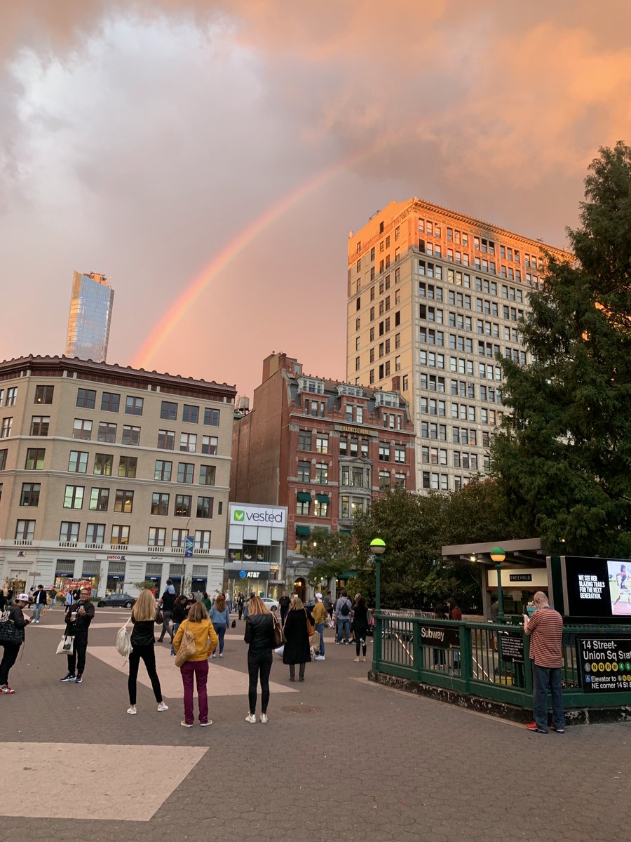 🚨🚨 NOT LOST SEASON FINALE 🚨🚨
It's Saturday before the last episode of Not Lost is due and I still don't know where I'm going. Join me as I try to escape New York to reach my final destination! 
      ✈️🚇🚲🍕🎙️ Listen here 👇👩‍🍳🚐🚊🦪🍾
podcasts.apple.com/us/podcast/not…