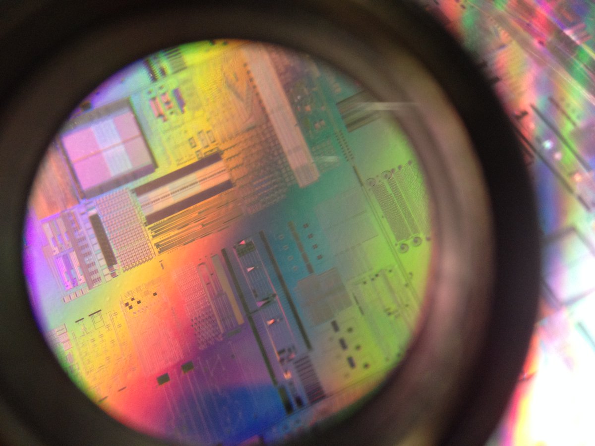 📢Here we have the #SiPhotMPWupdates #Passives+ of this week! 

📬Our team is sending 𝐄𝐏𝟗𝟎𝟎𝟐 participants the feedback reports corresponding to the 2nd round of DRCs.  🤓Stay tuned to your inbox!

Just one more DRC round to go! 💪

Questions? 📩epsiphot@imec.be