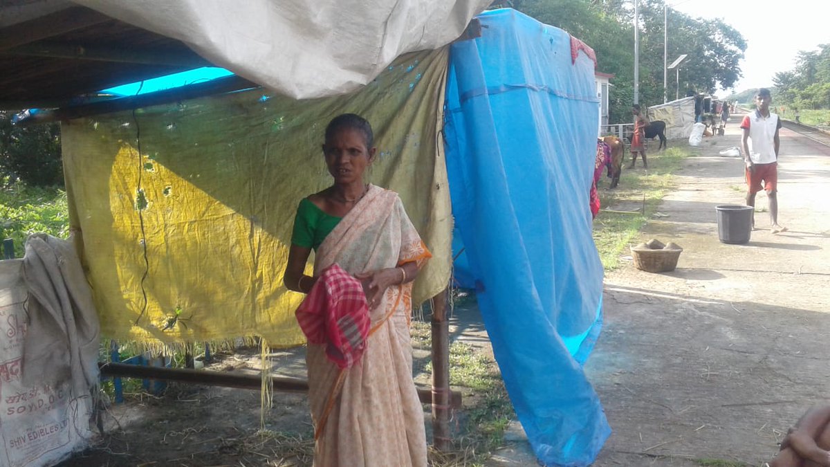 BarakTrending's tweet photo. #BarakValleyUnderWater 
Flood relief not reached at #Karimganj #Suprakandi Near Suprakandi Railway Station its been 5 days floods victims are staying in side of the Railway station. 80 families of Churadighirpar affected by Flood. 

@himantabiswa @KPaulMLA   @KarimganjDc https://t.co/Lu2pRGl3v1